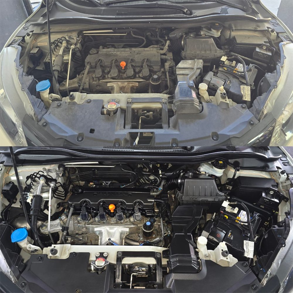 Cofre do motor de um Honda. Em cima, antes, com sujeira acumulada. Embaixo, depois, limpo e com os plásticos escurecidos.
